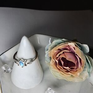 Delicate Marquise Blue Stone Geometric Accent Ring (Silvertone)